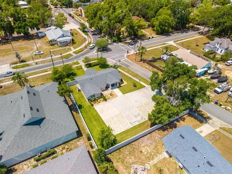 322 N Disston Avenue Tavares FL 32778