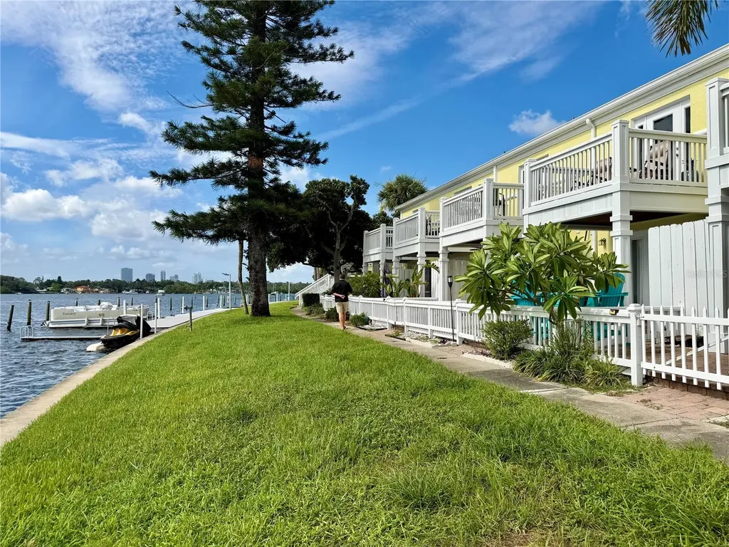3751 Pompano Drive SE St Petersburg FL 33705