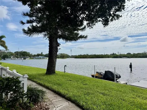3751 Pompano Drive SE St Petersburg FL 33705