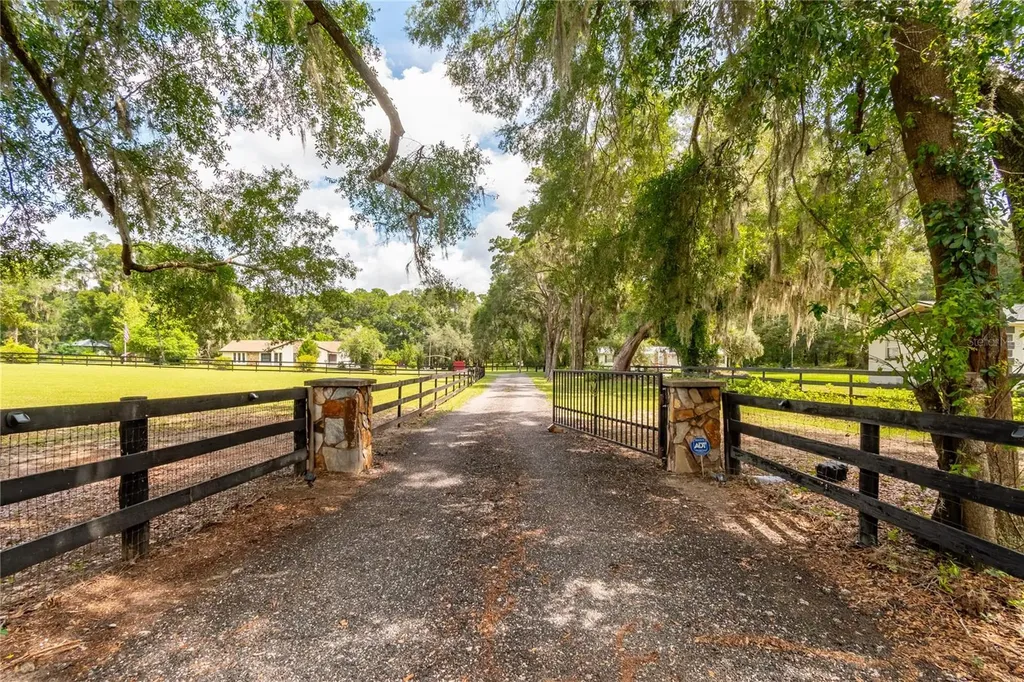 2735 NE 127th Place Anthony FL 32617