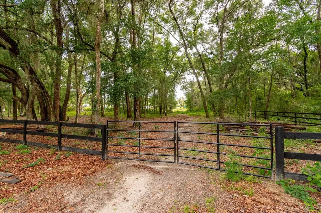 2735 NE 127th Place Anthony FL 32617