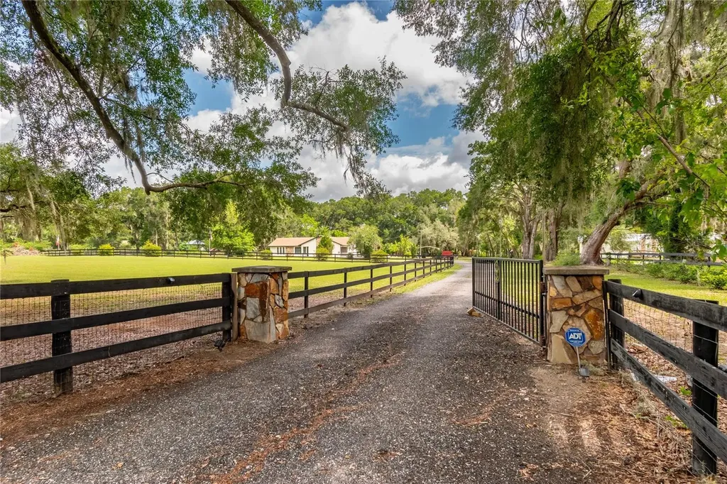 2735 NE 127th Place Anthony FL 32617