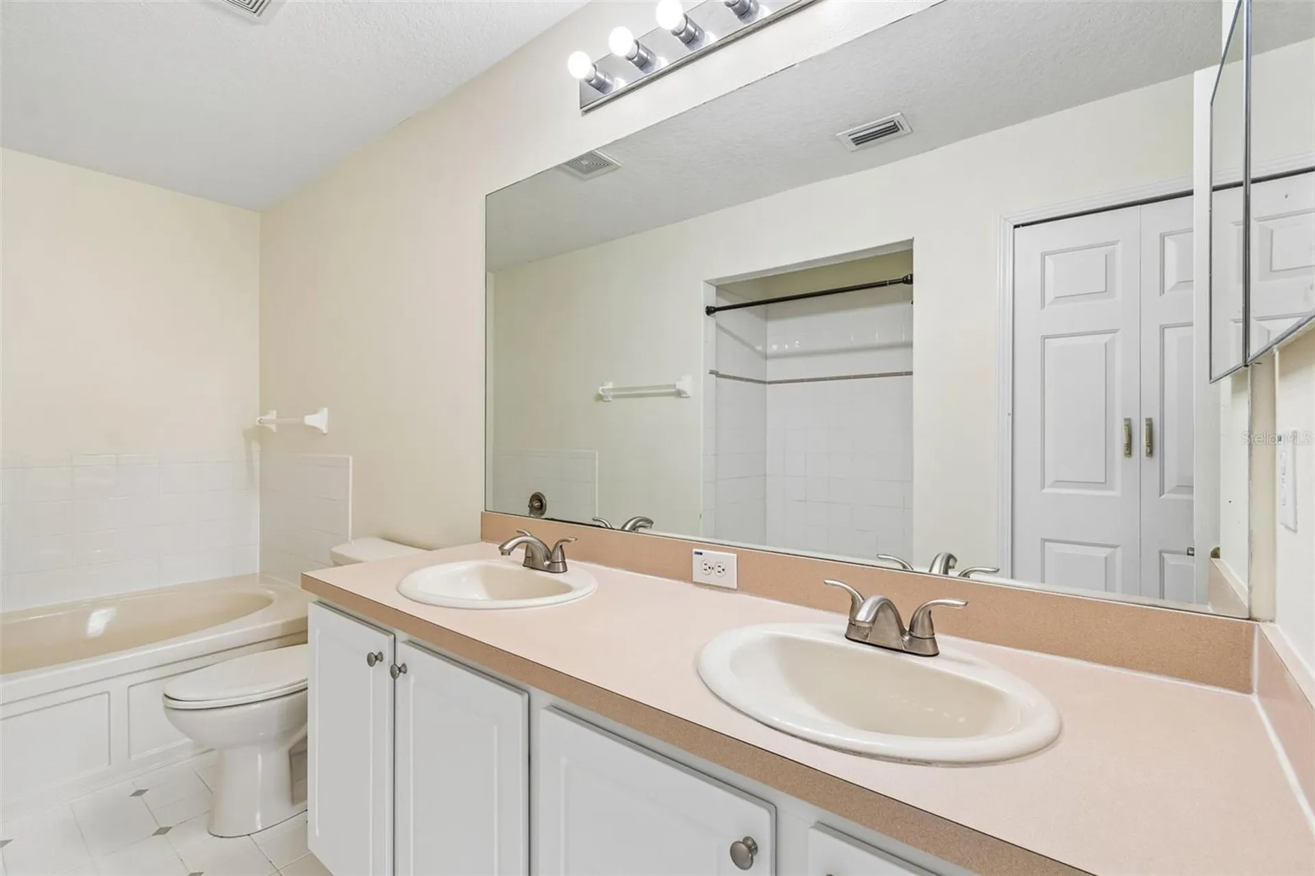 18107 Nassau Point Drive Tampa FL 33647