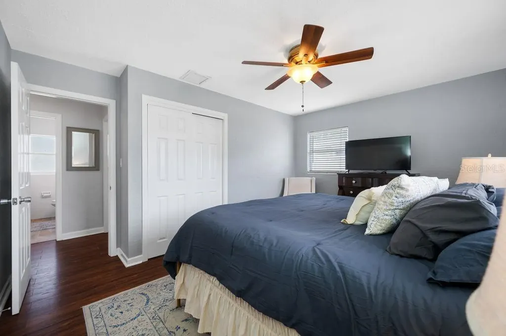 6752 31st Terrace N St Petersburg FL 33710