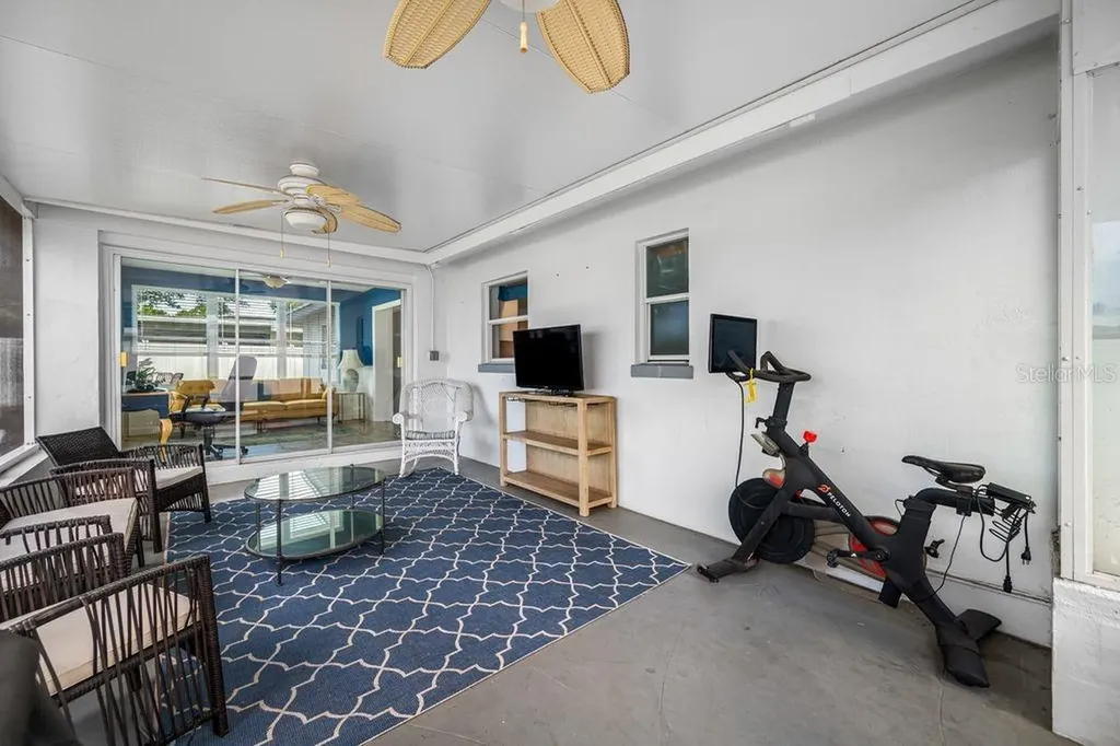 6752 31st Terrace N St Petersburg FL 33710