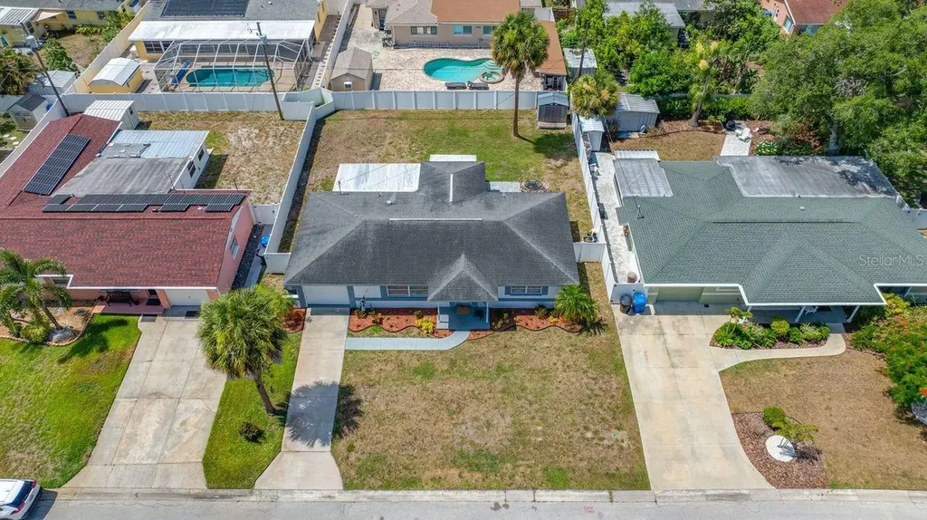 6752 31st Terrace N St Petersburg FL 33710