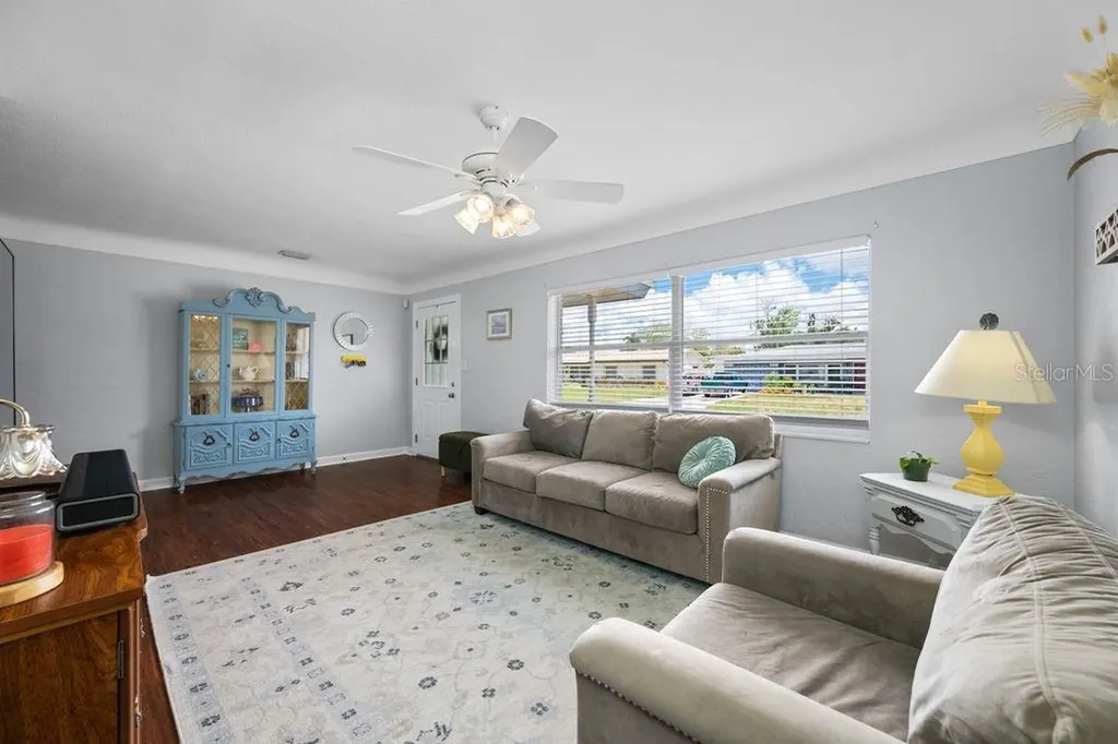 6752 31st Terrace N St Petersburg FL 33710