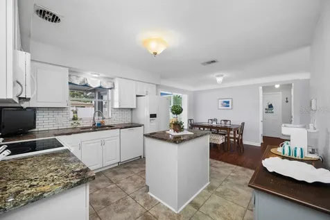 6752 31st Terrace N St Petersburg FL 33710