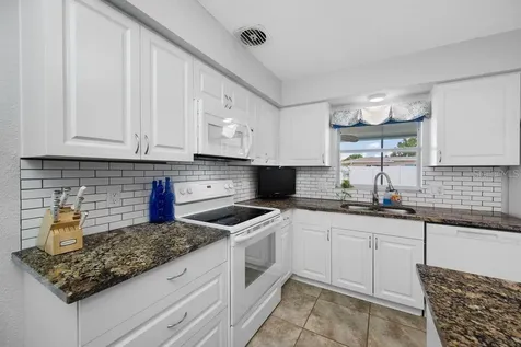 6752 31st Terrace N St Petersburg FL 33710