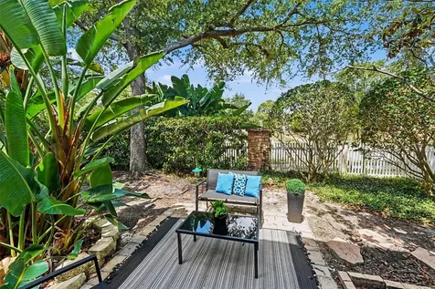 5142 6th Way N St Petersburg FL 33703