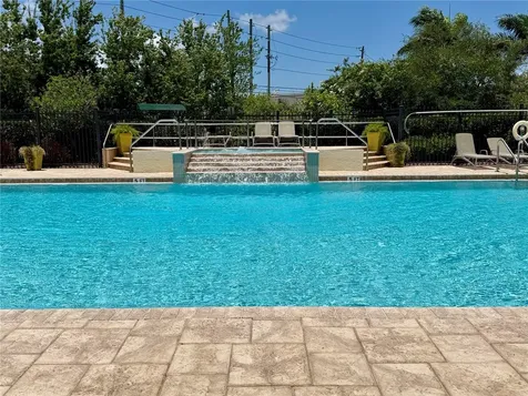 5142 6th Way N St Petersburg FL 33703