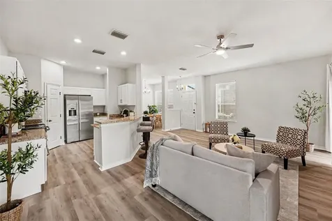 5142 6th Way N St Petersburg FL 33703