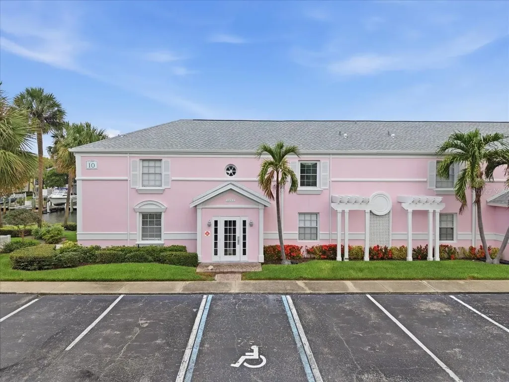 4843 Coquina Key Drive SE St Petersburg FL 33705