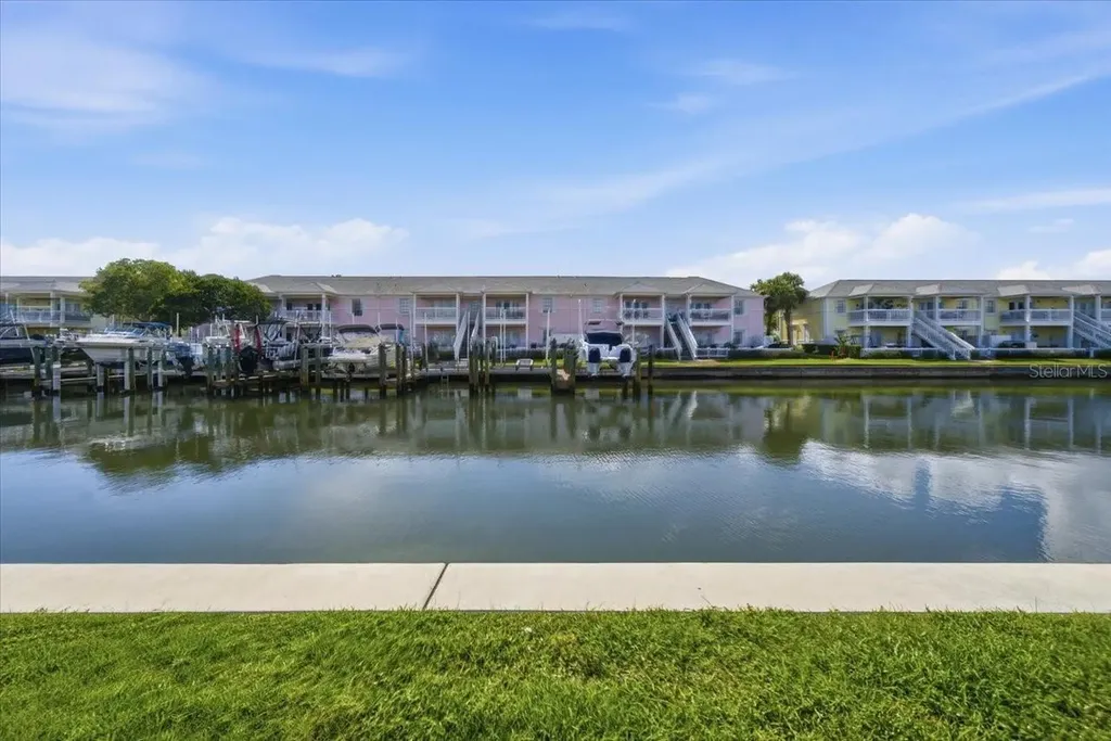 4843 Coquina Key Drive SE St Petersburg FL 33705