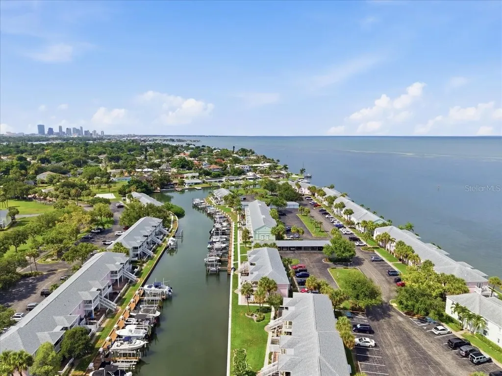 4843 Coquina Key Drive SE St Petersburg FL 33705