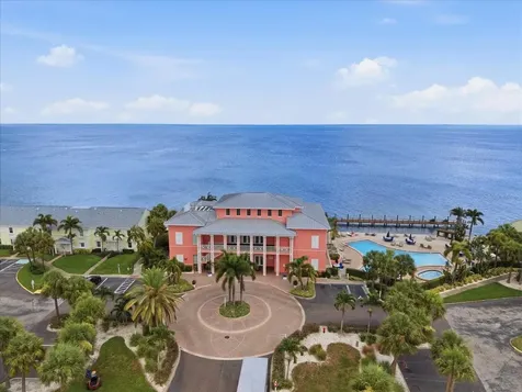 4843 Coquina Key Drive SE St Petersburg FL 33705