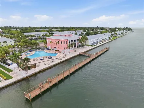 4843 Coquina Key Drive SE St Petersburg FL 33705