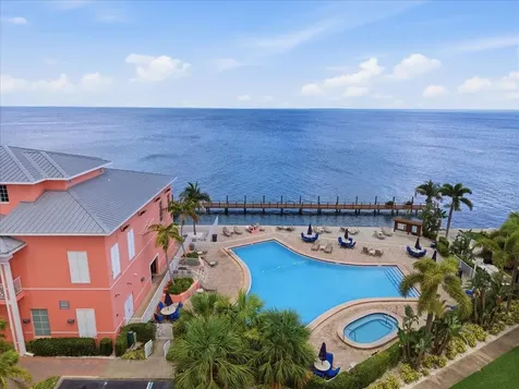 4843 Coquina Key Drive SE St Petersburg FL 33705