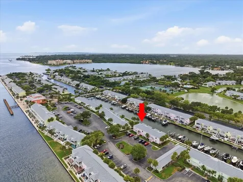4843 Coquina Key Drive SE St Petersburg FL 33705