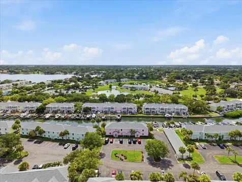 4843 Coquina Key Drive SE St Petersburg FL 33705