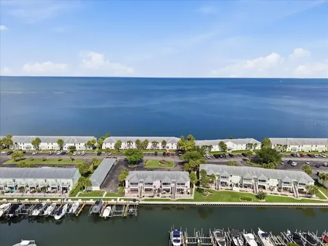 4843 Coquina Key Drive SE St Petersburg FL 33705