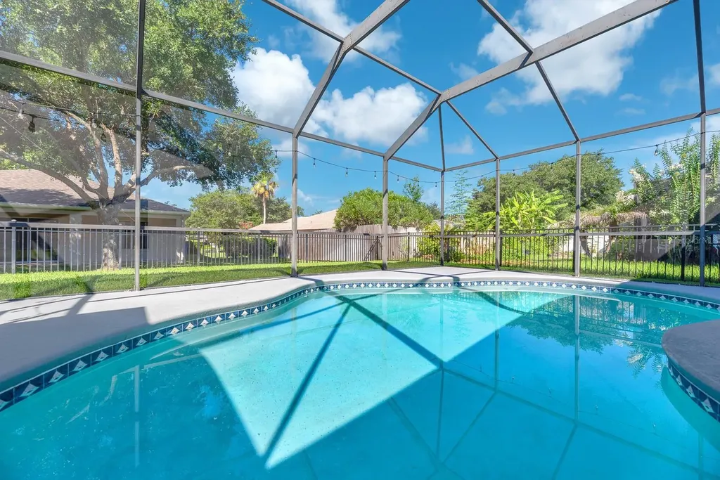 5849 Heronrise Crescent Drive Lithia FL 33547
