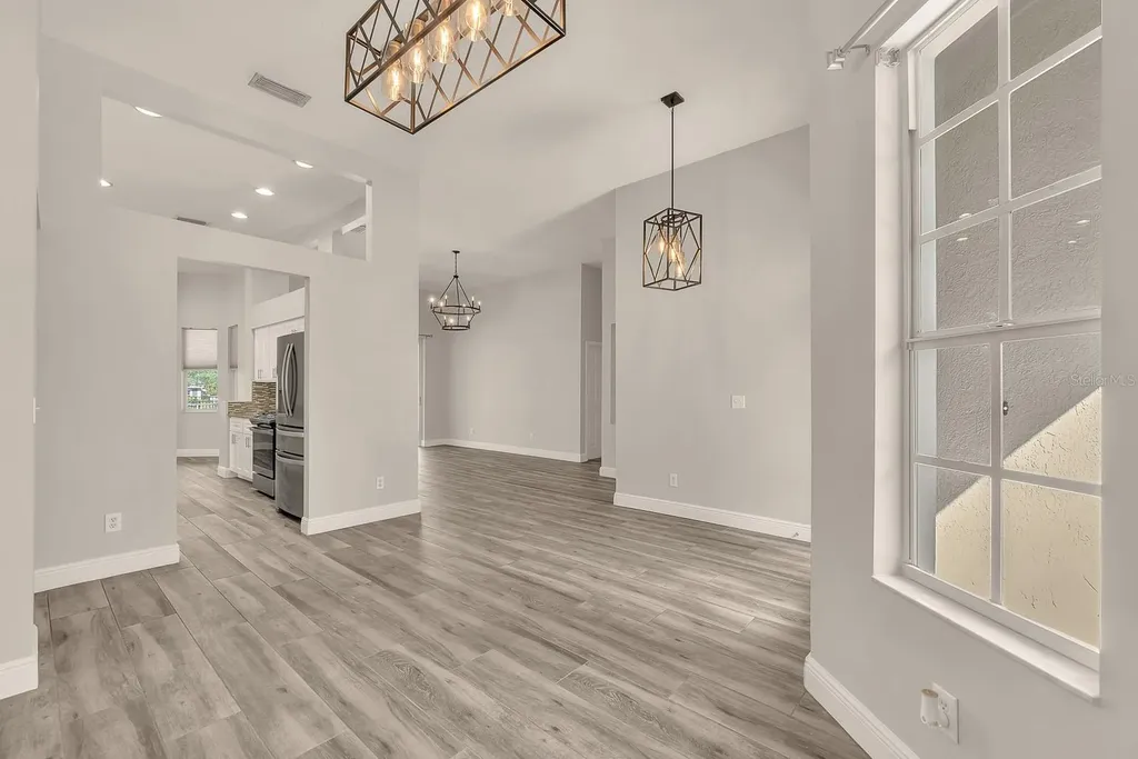 5849 Heronrise Crescent Drive Lithia FL 33547