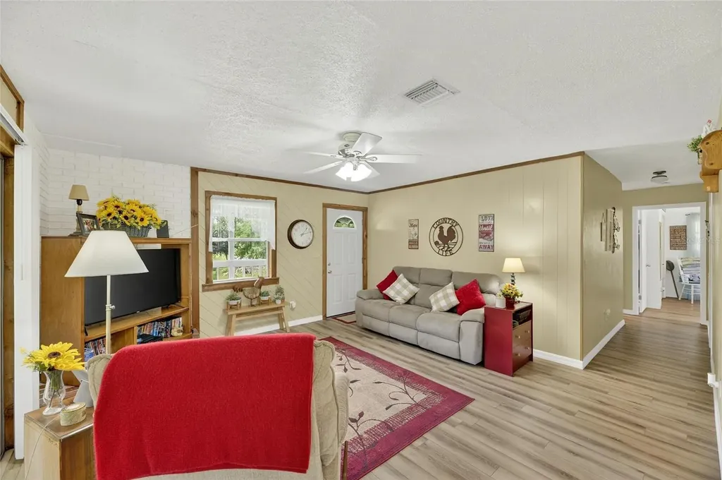 205 Wendel Avenue Lithia FL 33547