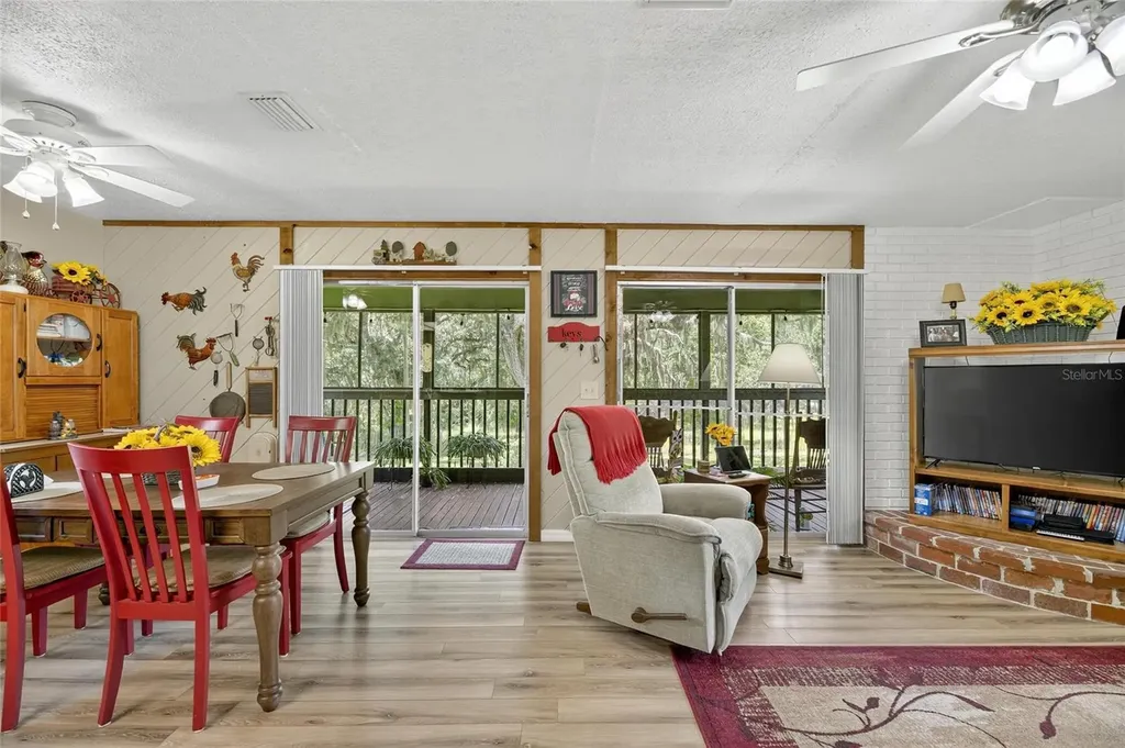 205 Wendel Avenue Lithia FL 33547