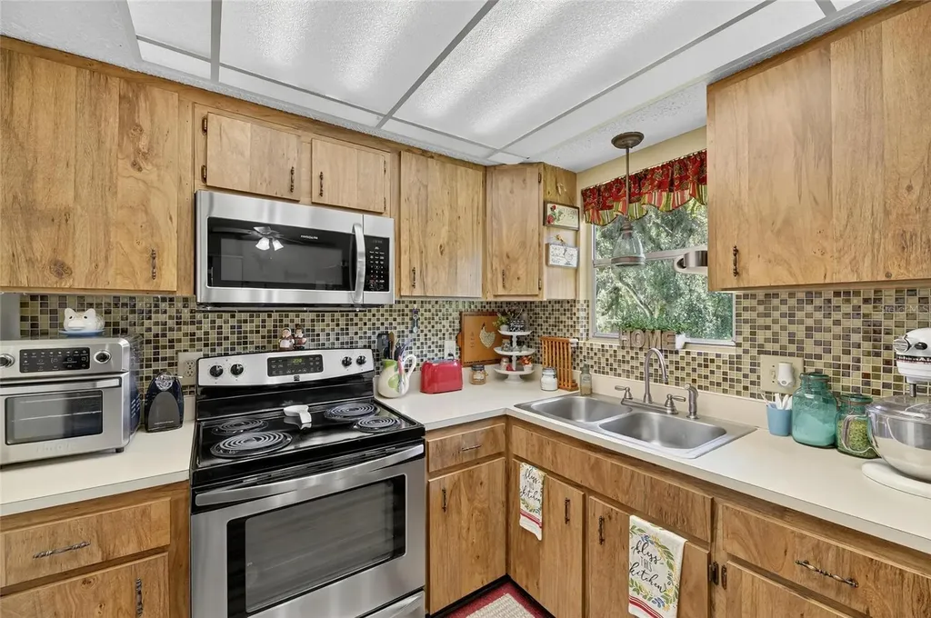 205 Wendel Avenue Lithia FL 33547