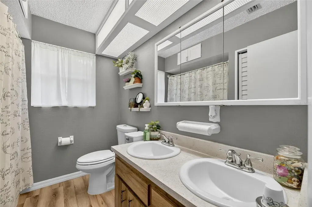 205 Wendel Avenue Lithia FL 33547