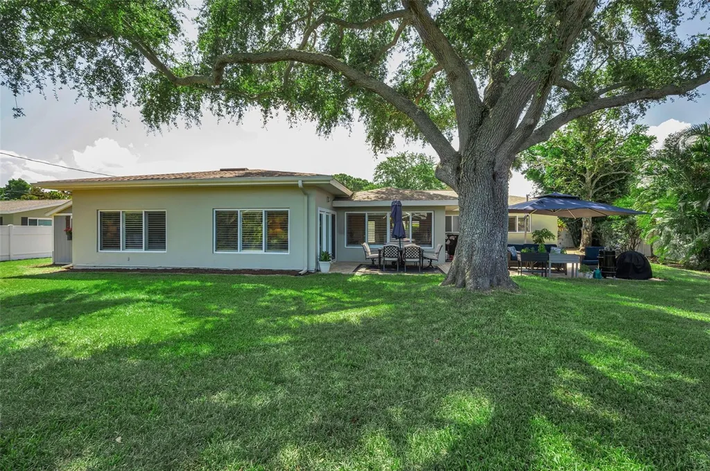 1732 Golf View Drive Belleair FL 33756