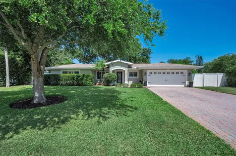 1732 Golf View Drive Belleair FL 33756