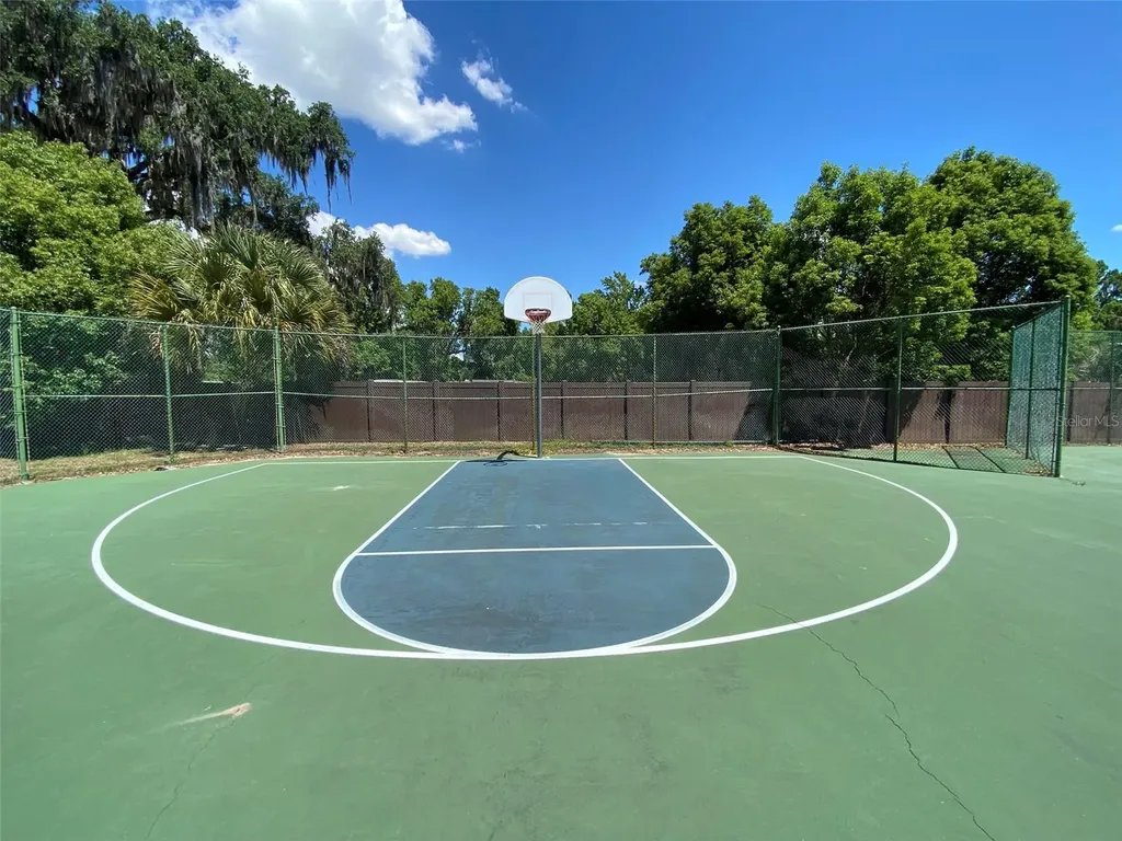1016 Lakeside Dr. Drive Apopka FL 32712