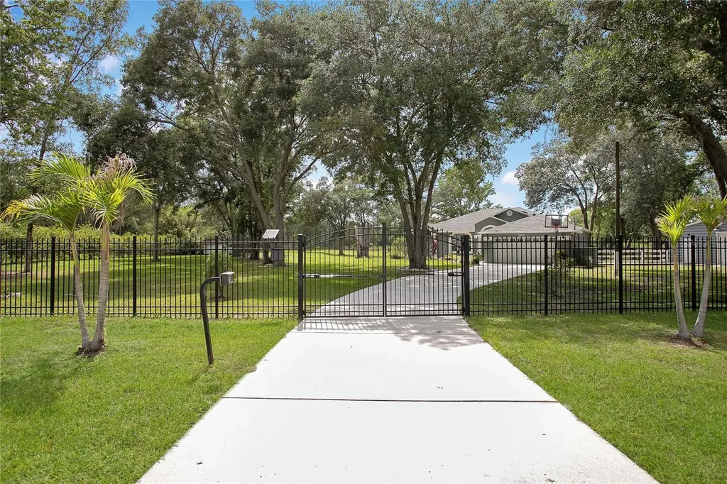 19616 Livingston Avenue Lutz FL 33559