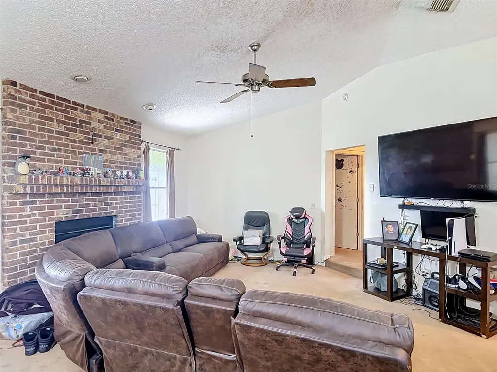 1072 Peak Circle Deltona FL 32738