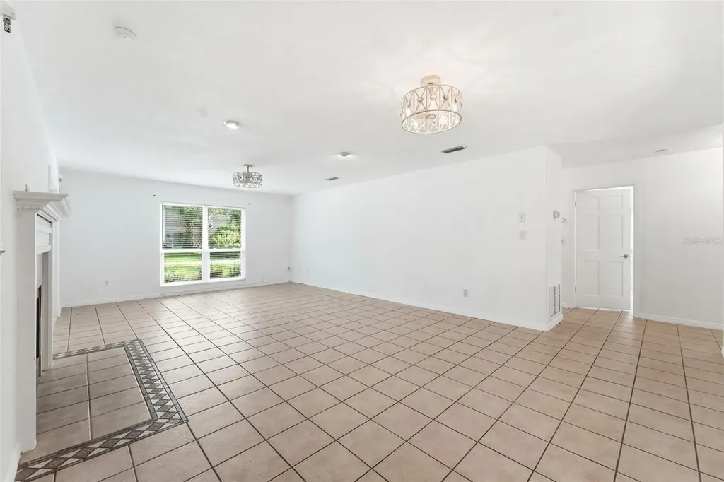 820 S Hill Avenue Deland FL 32724