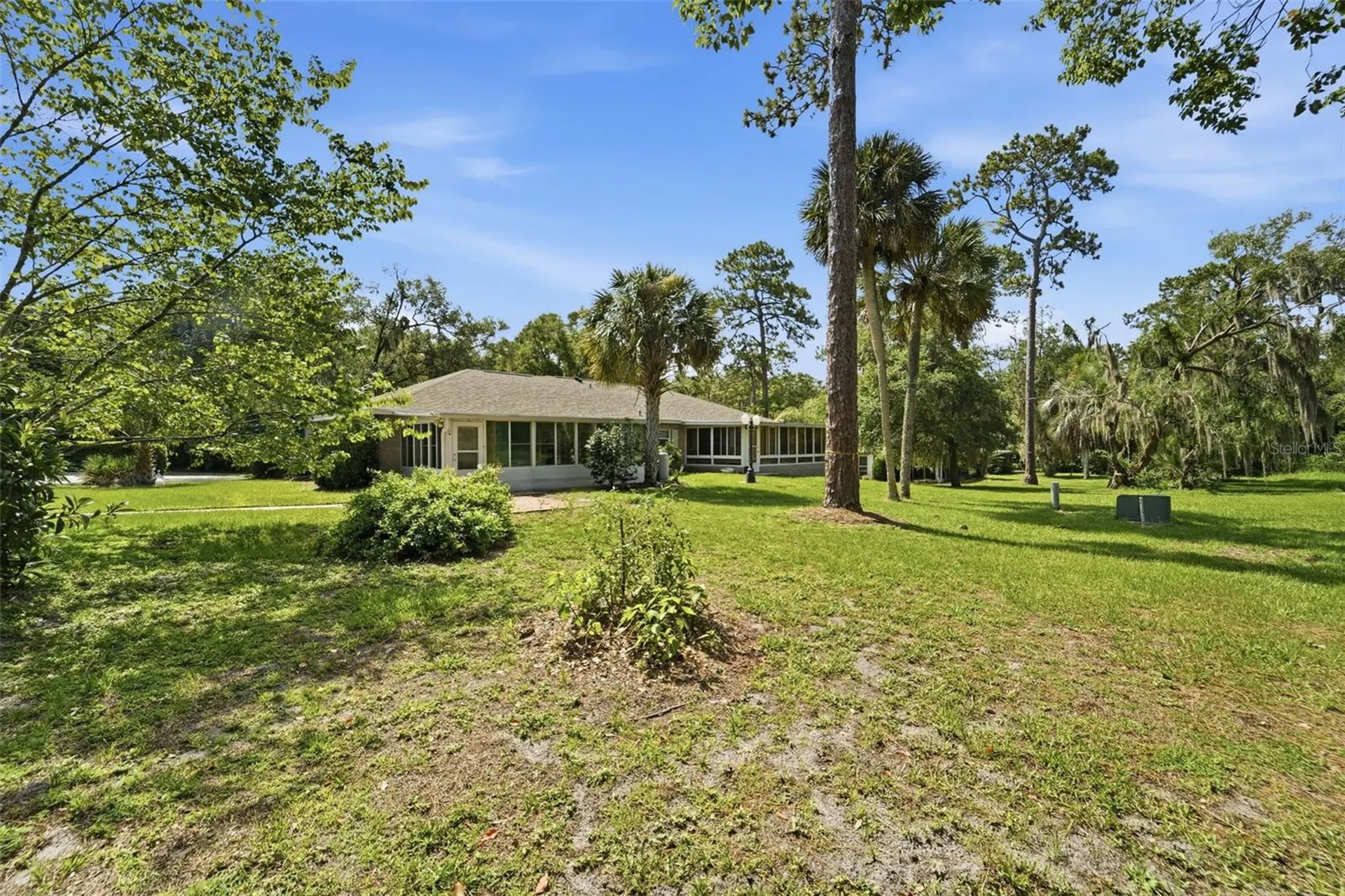 820 S Hill Avenue Deland FL 32724