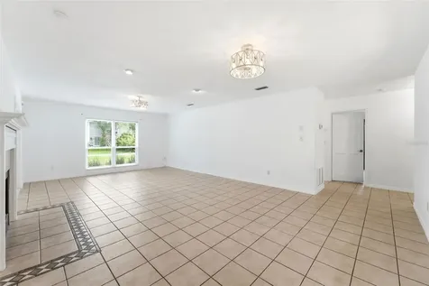 820 S Hill Avenue Deland FL 32724