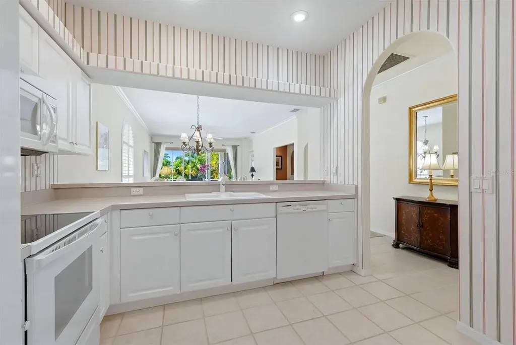 9402 Forest Hills Circle Sarasota FL 34238