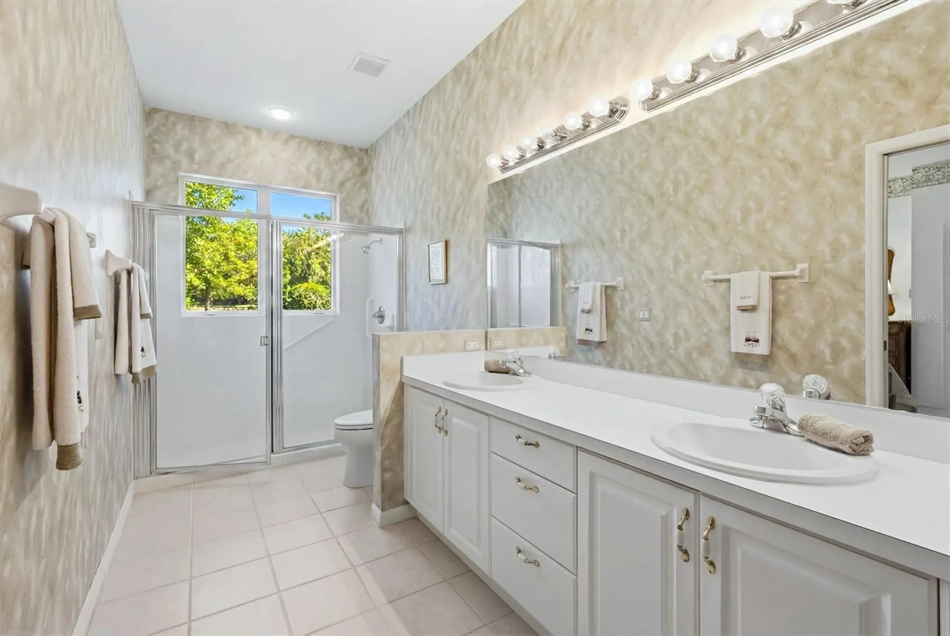 9402 Forest Hills Circle Sarasota FL 34238