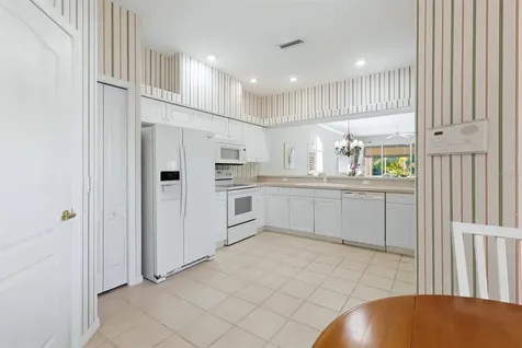 9402 Forest Hills Circle Sarasota FL 34238