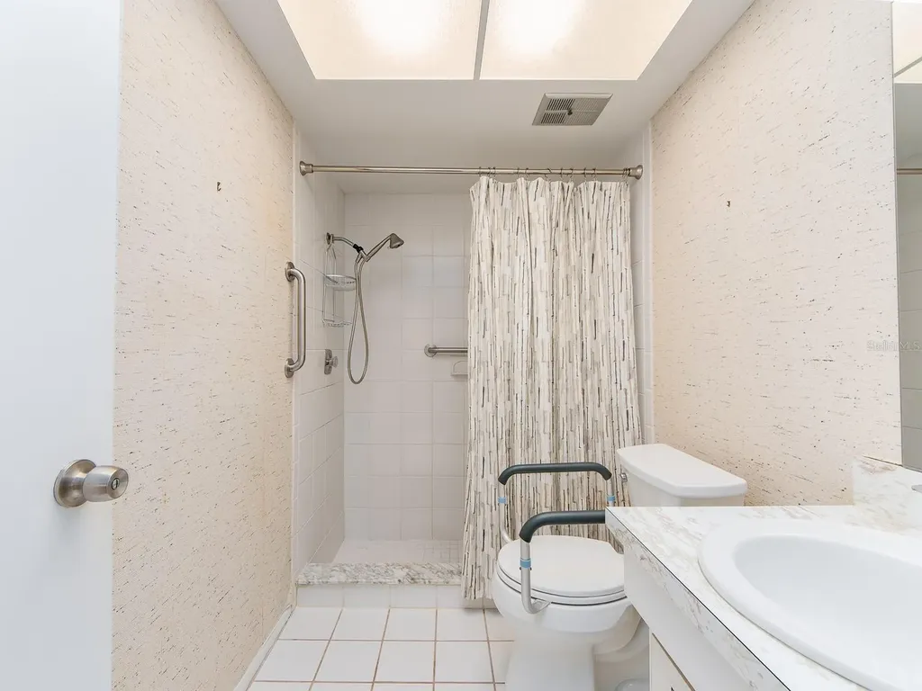 1009 Queen Anne Drive Palm Harbor FL 34684