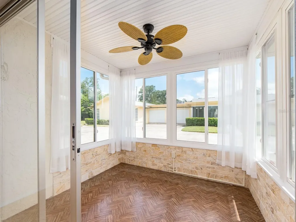 1009 Queen Anne Drive Palm Harbor FL 34684