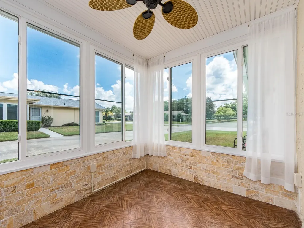1009 Queen Anne Drive Palm Harbor FL 34684