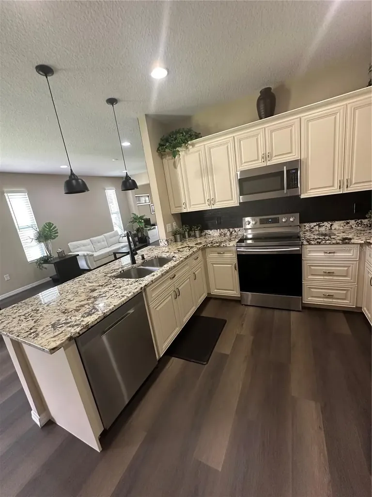 27001 White Plains Way Leesburg FL 34748
