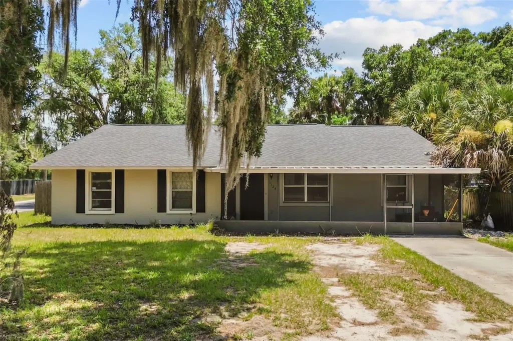 1124 Grant Avenue Mount Dora FL 32757