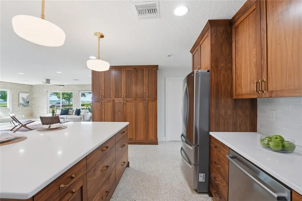 424 Lakeshore Boulevard Kissimmee FL 34741