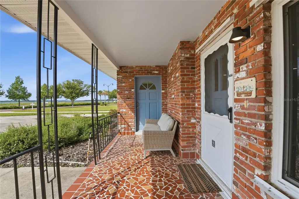 424 Lakeshore Boulevard Kissimmee FL 34741