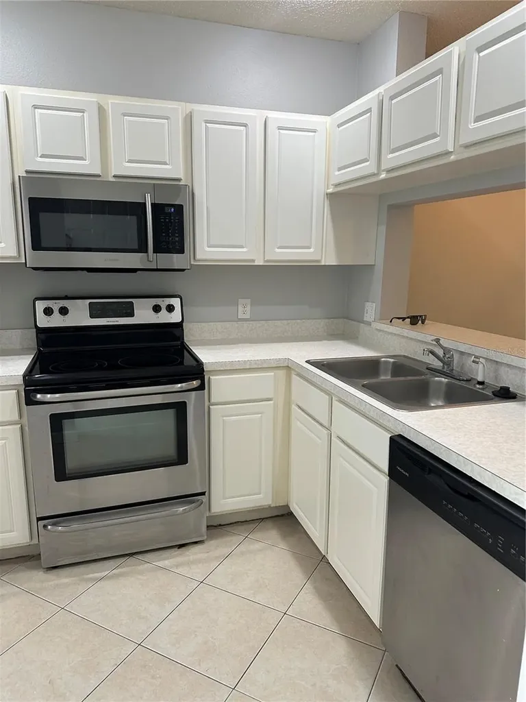 8563 Hunters Key Circle Tampa FL 33647